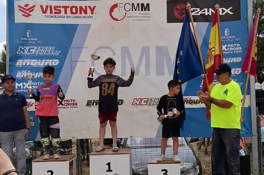 Santa Cruz de la Zarza desafía al calor con el mejor Motocross